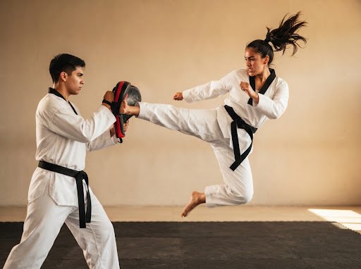 Clase de taekwondo en Meteoro Club Deportivo